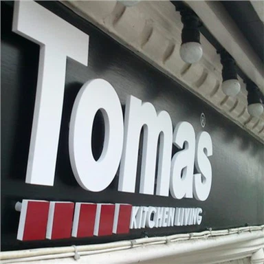 لوحة الإعلانات البلاستيكية في الهواء الطلق