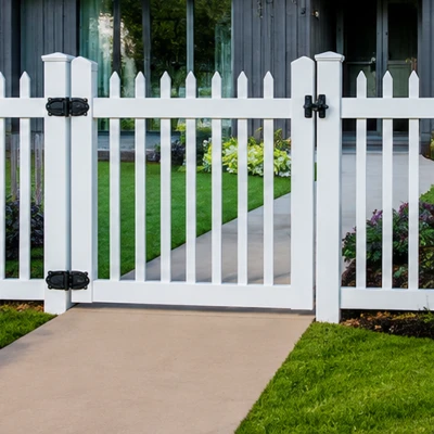 Dog ear vinyl picket fence panels showing alternative picket cap style with aluminum reinforced bottom rail construction Dog ear vinyl picket fence panels showing alternative picket cap style with aluminum reinforced bottom rail construction